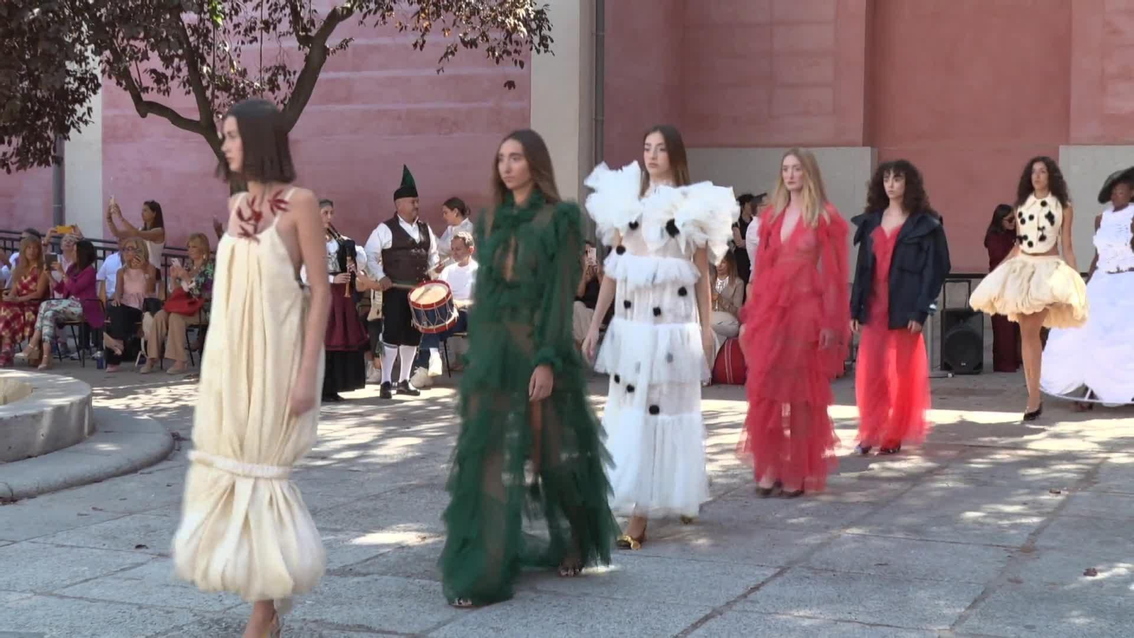 va desfile maria lafuente