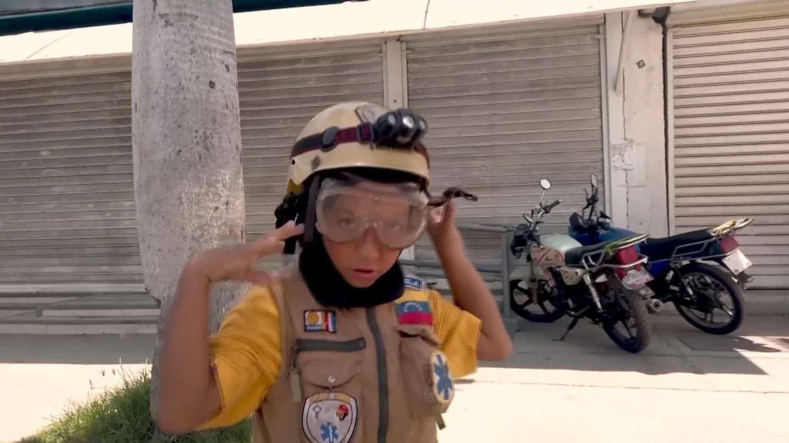 J057-VENEZUELA NIÑO 10 AÑOS VOLUNTARIO RESCATES