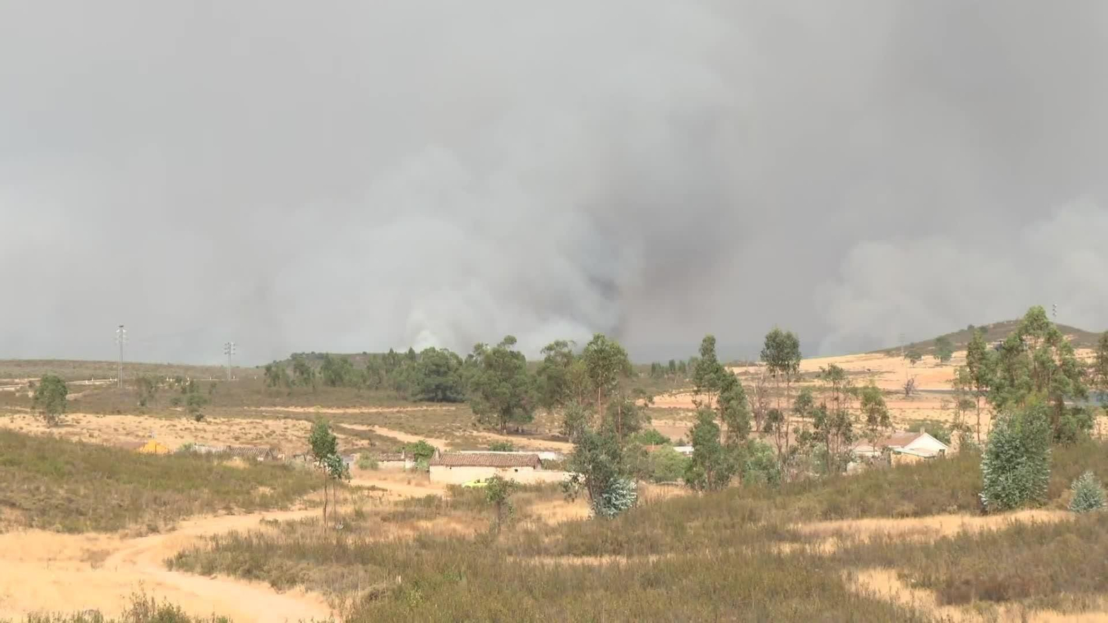 X064-HUELVA DESALOJADOS INCENDIO TARDE