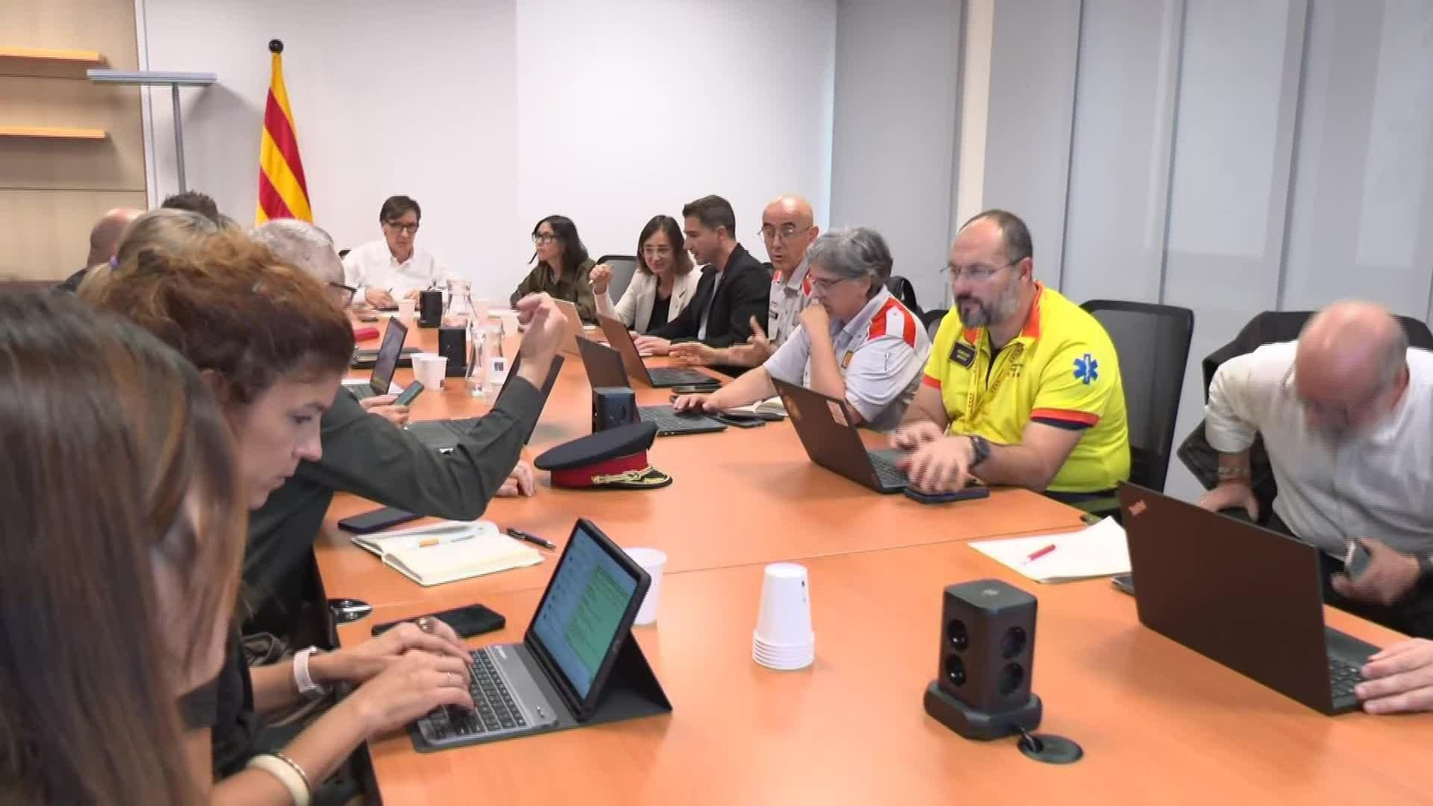 S055-BARCELONA SALVADOR ILLA MUDO REUNION EMERGENCIAS
