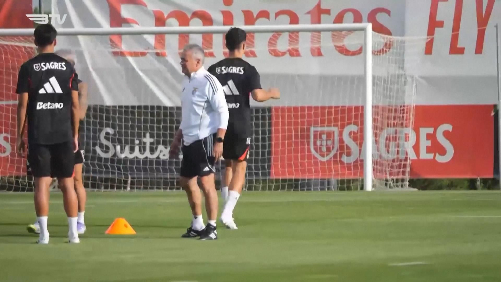 Mourinho dirige su primer entrenamiento con el Benfica tras su vuelta al club