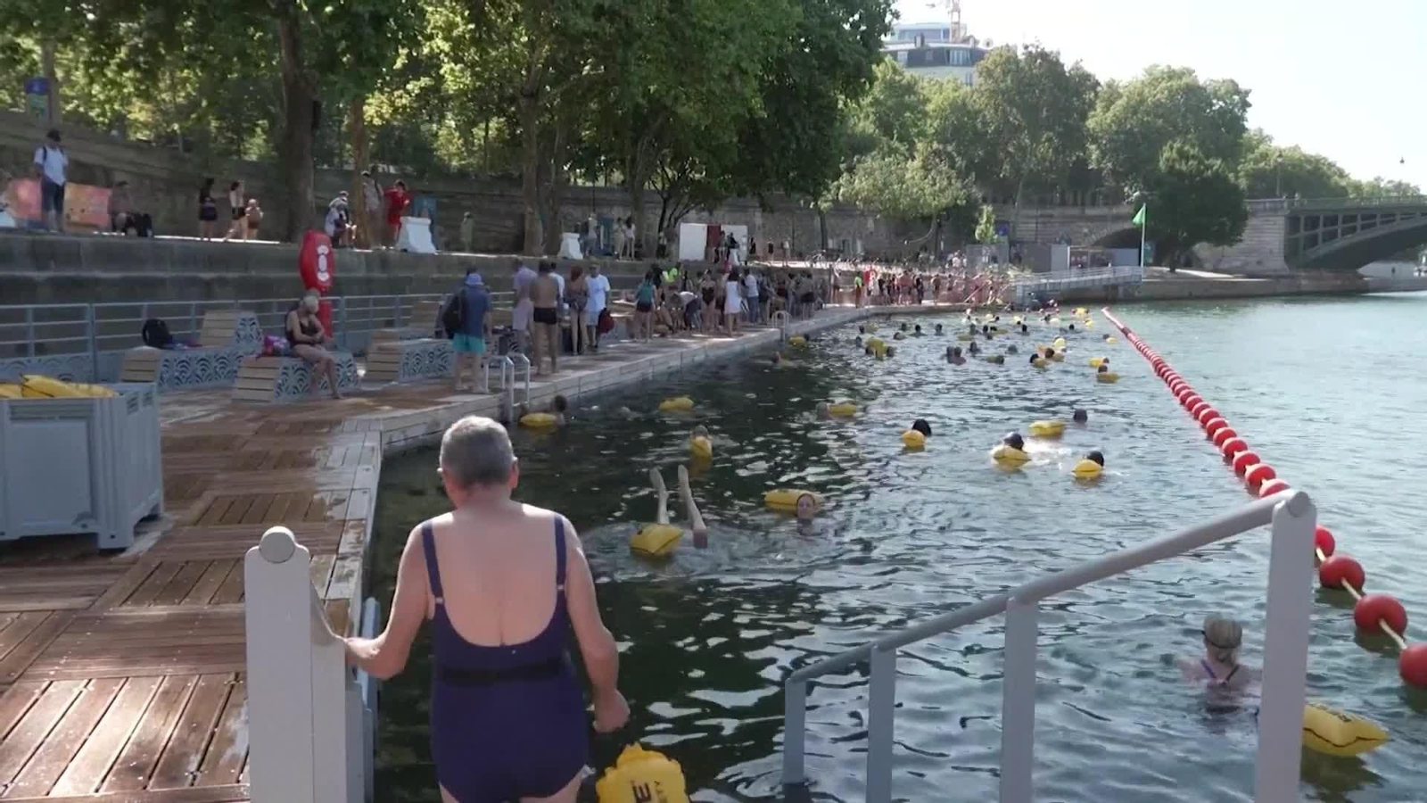 M056-FRANCIA BAÑISTAS SENA