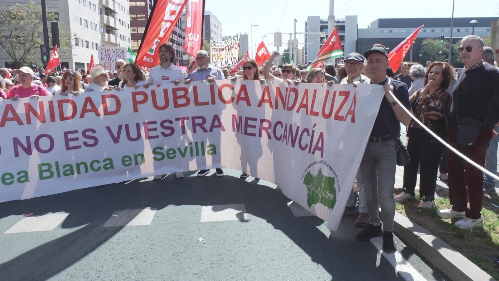 Miles de personas se movilizan en toda Andalucía en defensa de la sanidad pública