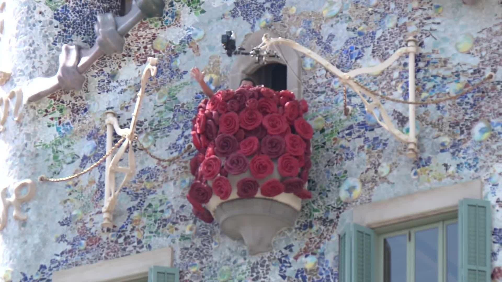 X048-BARCELONA PREPARATIVOS SANT JORDI