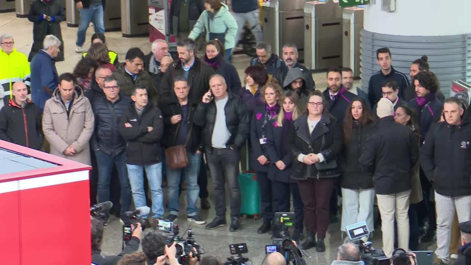 M041-VARIOS MINUTOS DE SILENCIO ESTACIONES RENFE