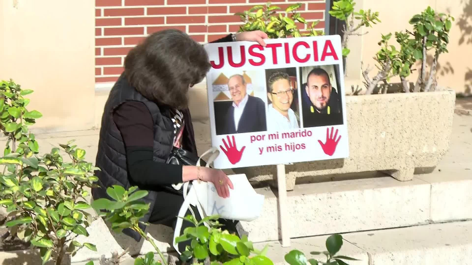 M085-VALENCIA PROTESTAS CONTRA MAZÓN LES CORTS