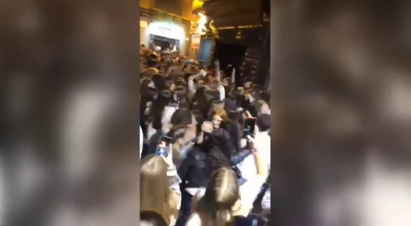 Las 'no fiestas' del Pilar se saldan con 18 detenidos y graves disturbios Las 'no fiestas' del Pilar se saldan con 18 detenidos y graves disturbios