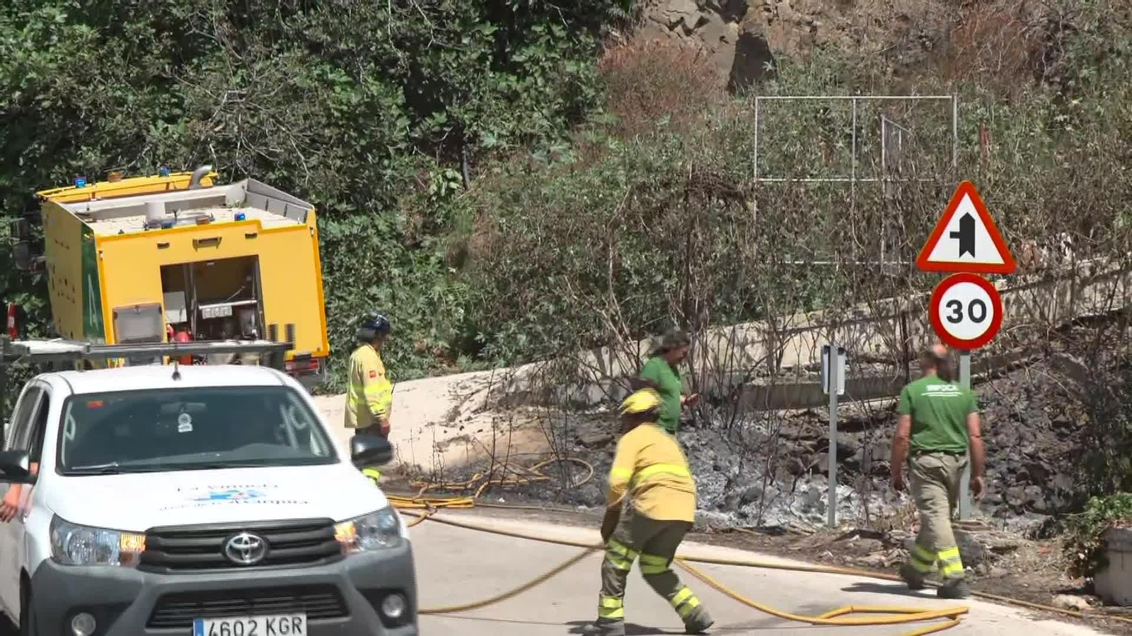 V037-MALAGA DESALOJADOS INCENDIO FORESTAL CANILLAS DEL ACEITUNO