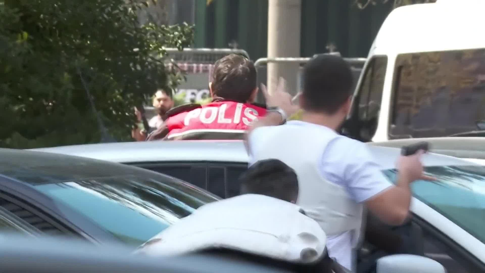 M072-TURQUIA TIROTEO CONSULADO DE ISRAEL EN ESTAMBUL