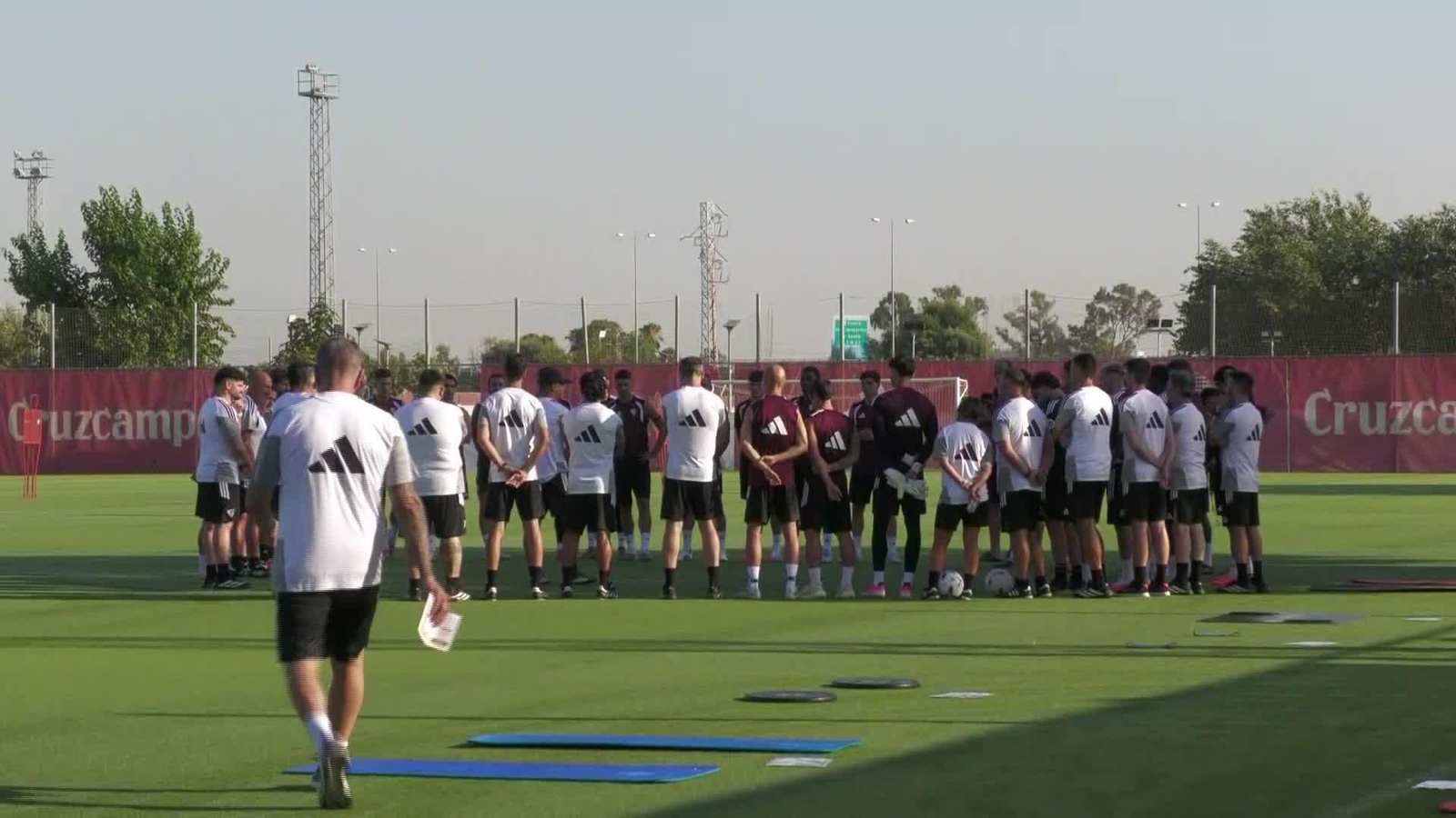 L040-SEVILLA ENTRENAMIENTO SEVILLA