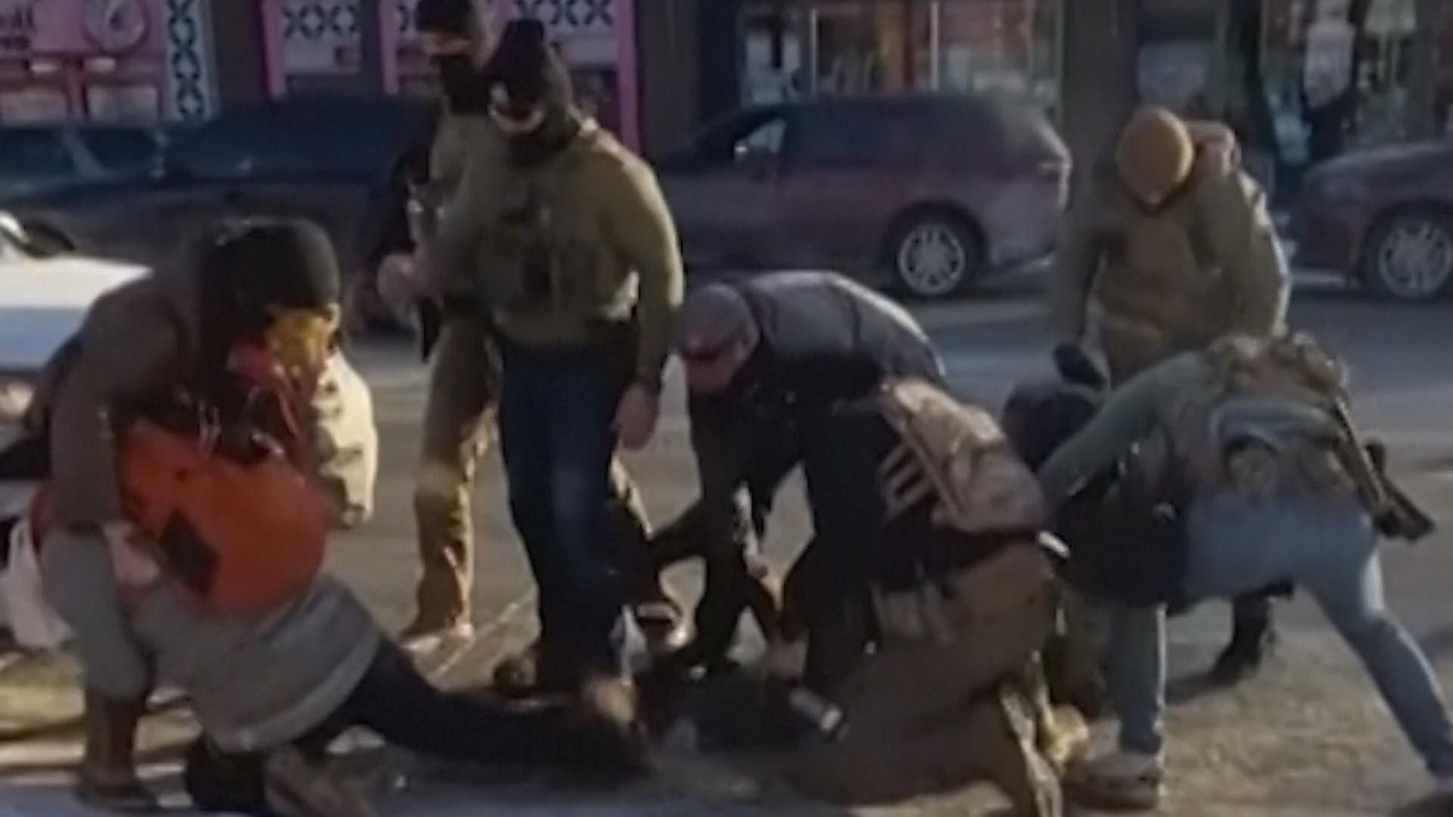 Agentes de ICE matan a un hombre en la ciudad de Minneapolis