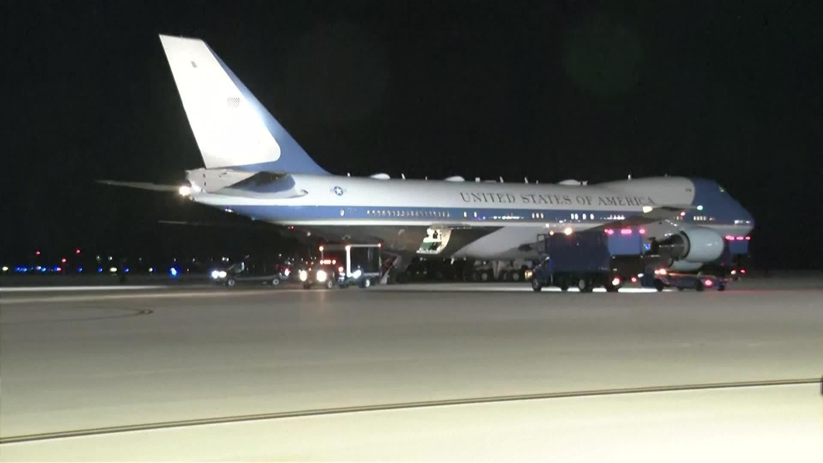 X019-EEUU AVION DE TRUMP SUFRE UN RETRASO