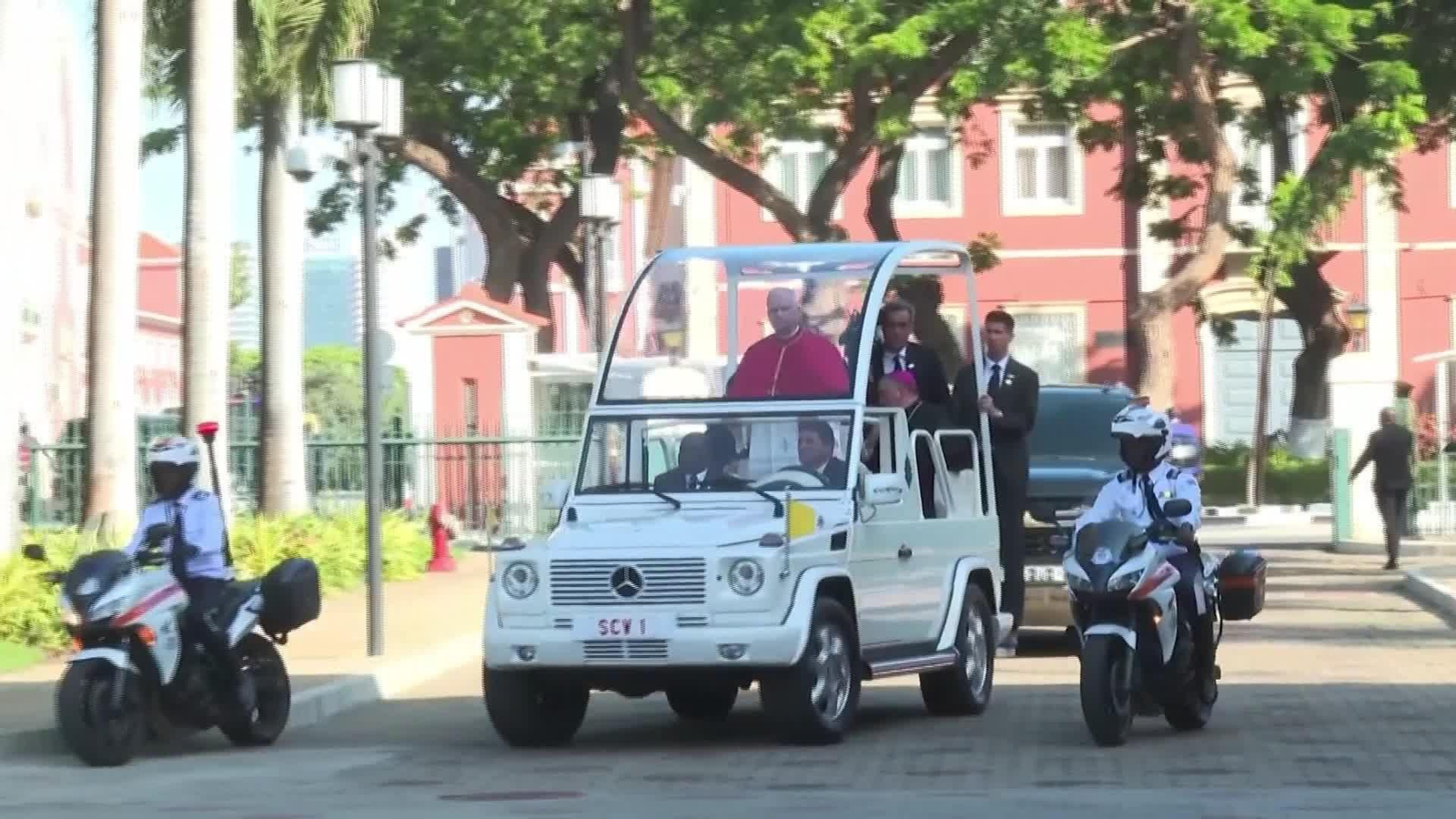 D006-ANGOLA PAPA LEON SE REUNE CON PRESIDENTE LOURENCO