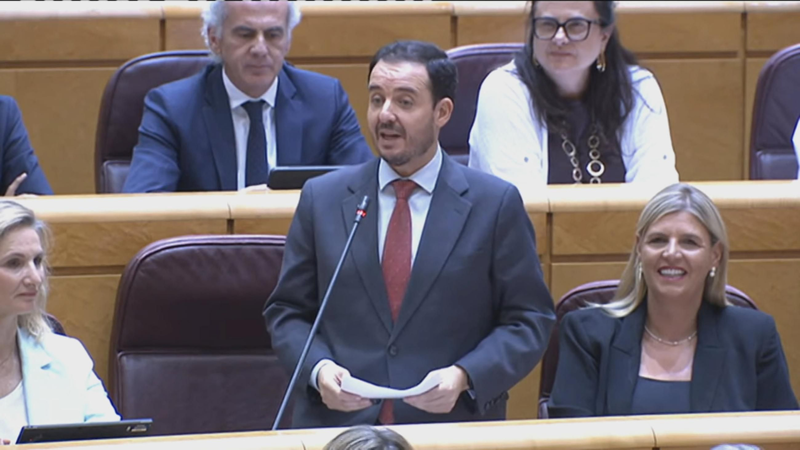 M069 SENADO PP A MINISTRO DE HACIENDA POR ZAPATERO frame 930