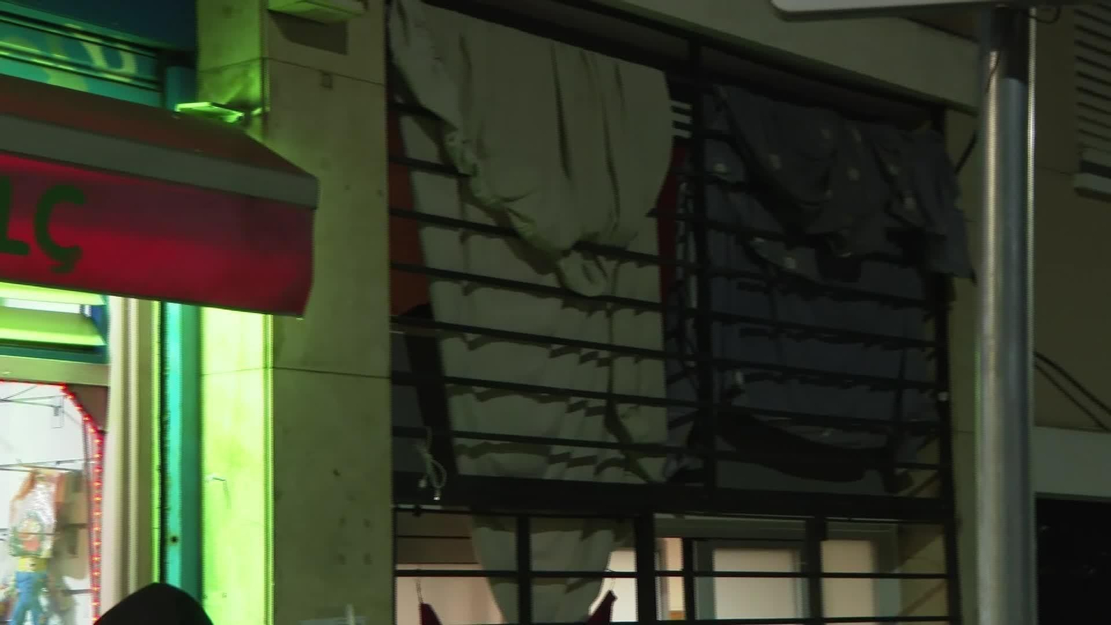 D045-BARCELONA DETENIDA TIENDA GOLOSINAS POR VENDE COCAINA