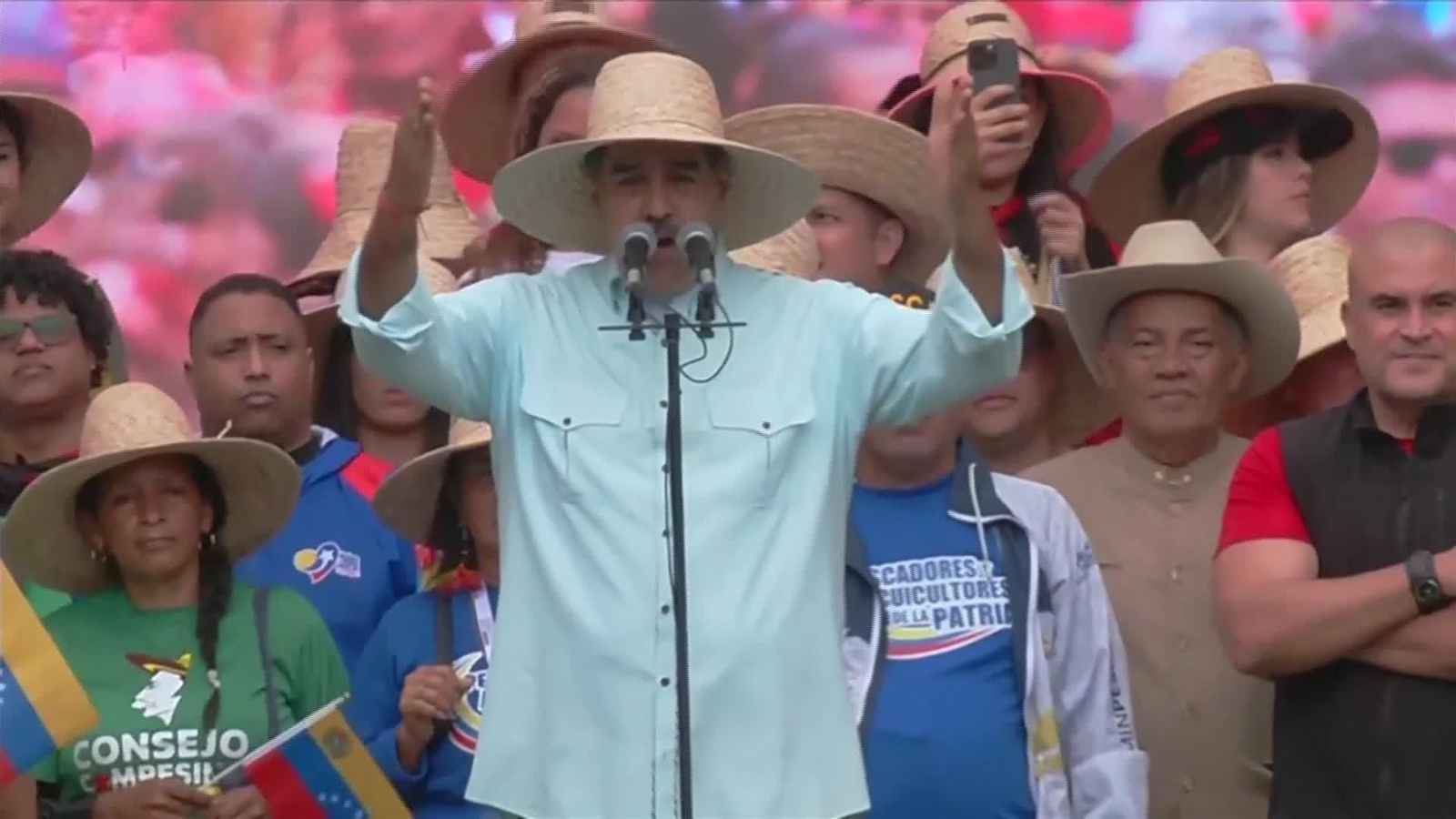 J008-VENEZUELA MADURO CANTA