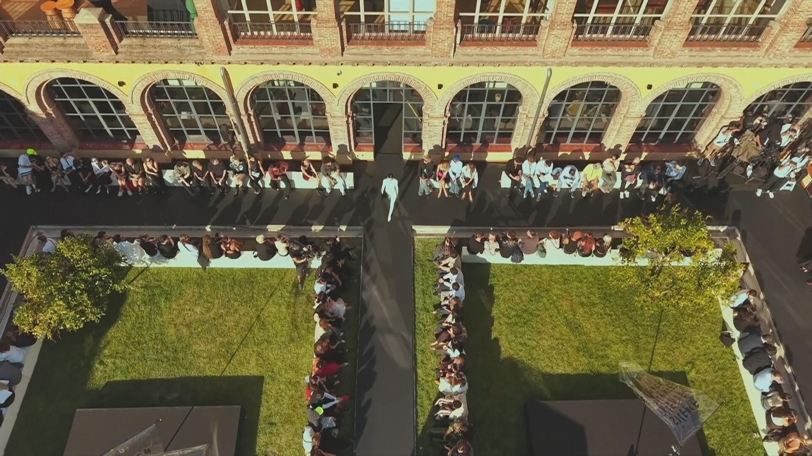 X089 MADRID FASHION WEEK ACROMATYX frame 400