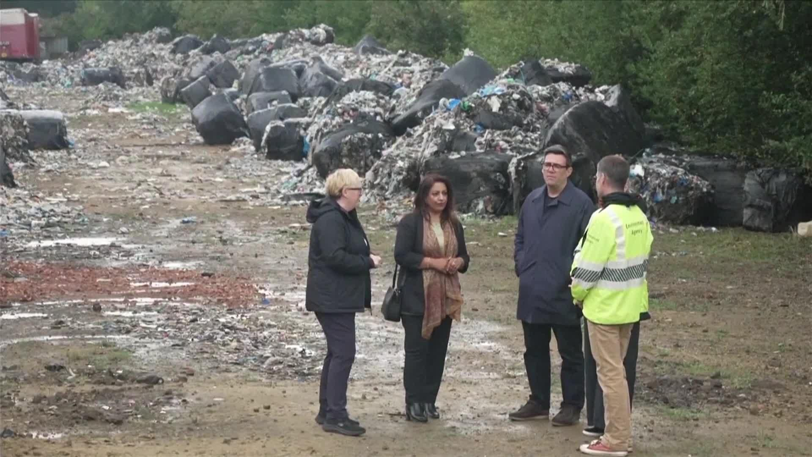 J056-REINO UNIDO HARRY Y MEGHAN VUELVEN