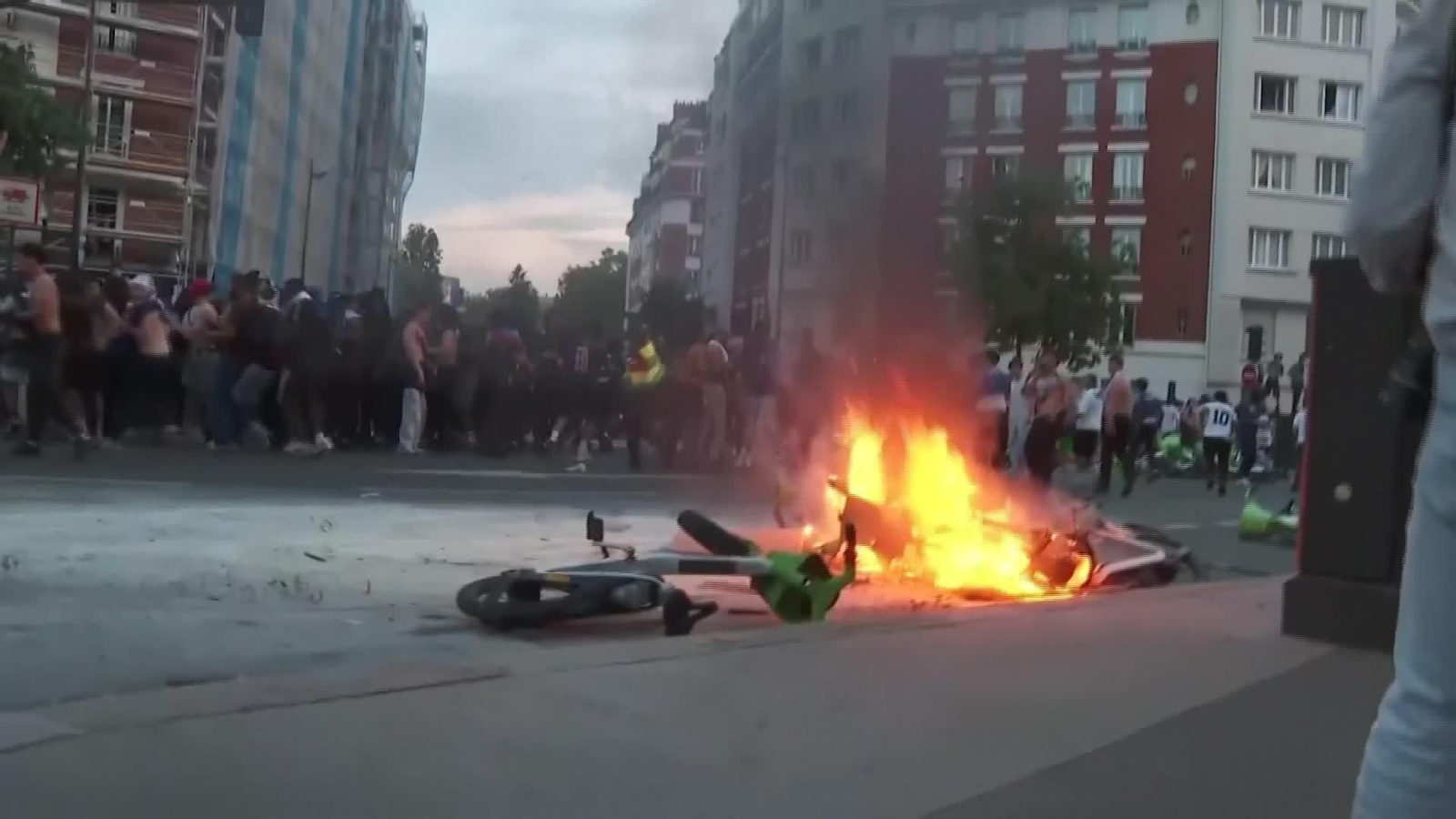 D007-FRANCIA PARIS HINCHAS VIOLENTOS PSG TRAS VICTORIA