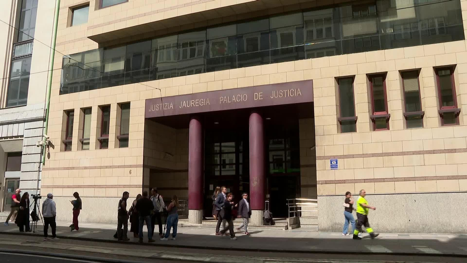 J073-BILBAO LLEGADA MONJAS BELORADO JUZGADOS 2FIN