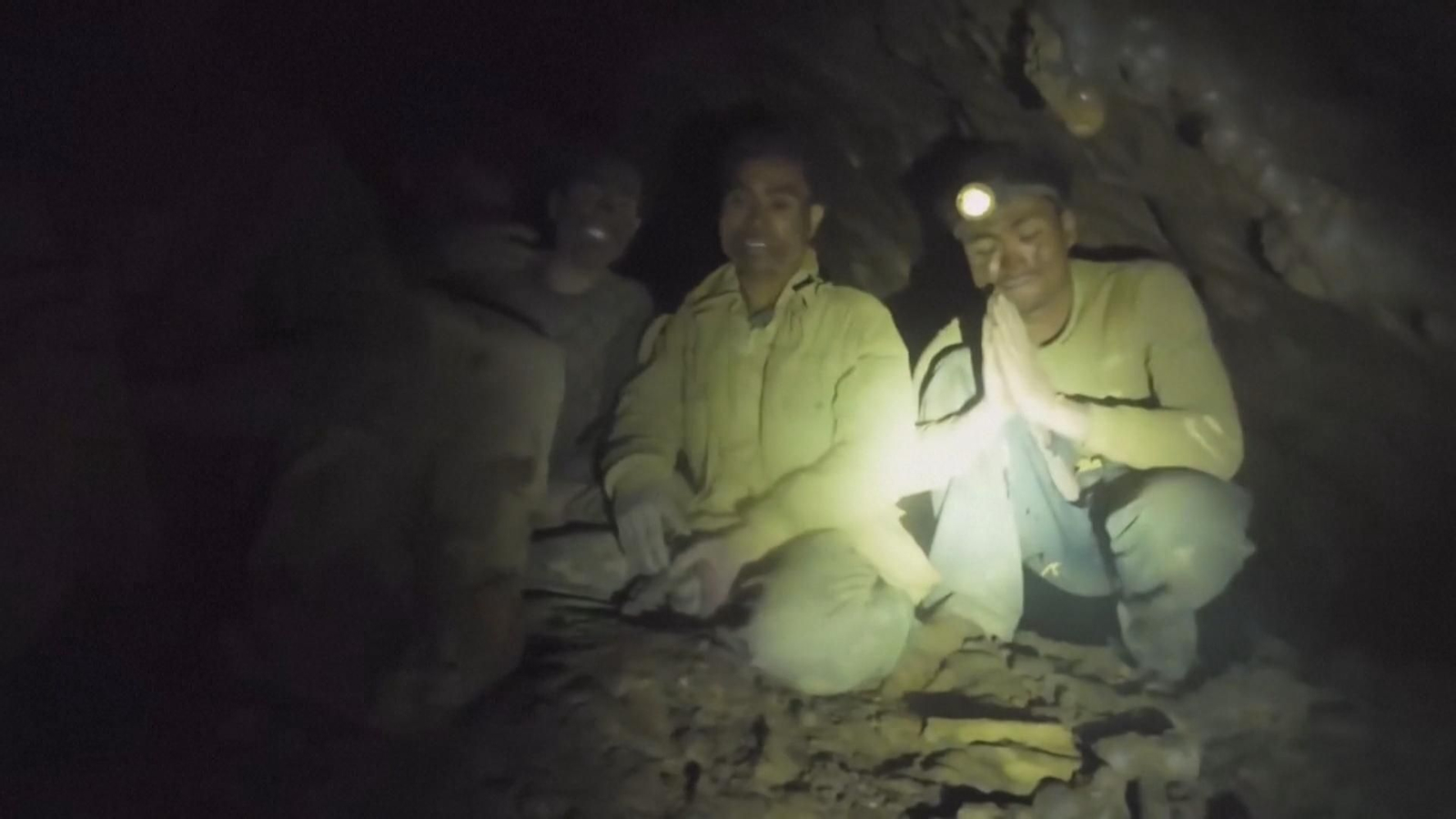 va laos rescate de cinco personas atrapadas en la cueva frame 83