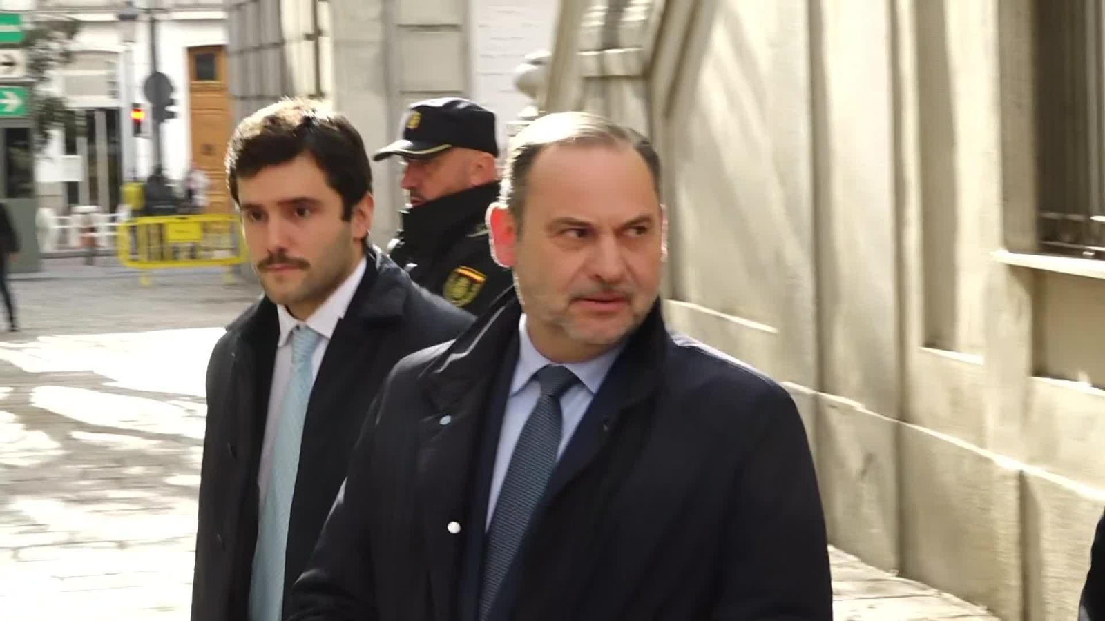 web la caida de abalos ok