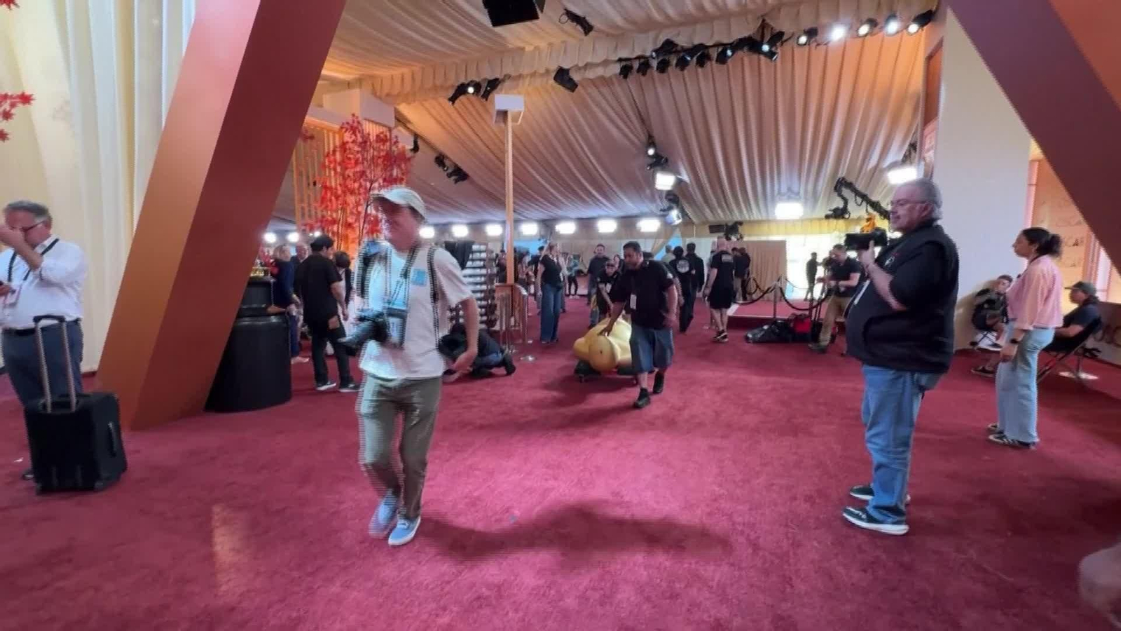 D004-EEUU PREPARATIVOS ALFOMBRA ROJA OSCARS