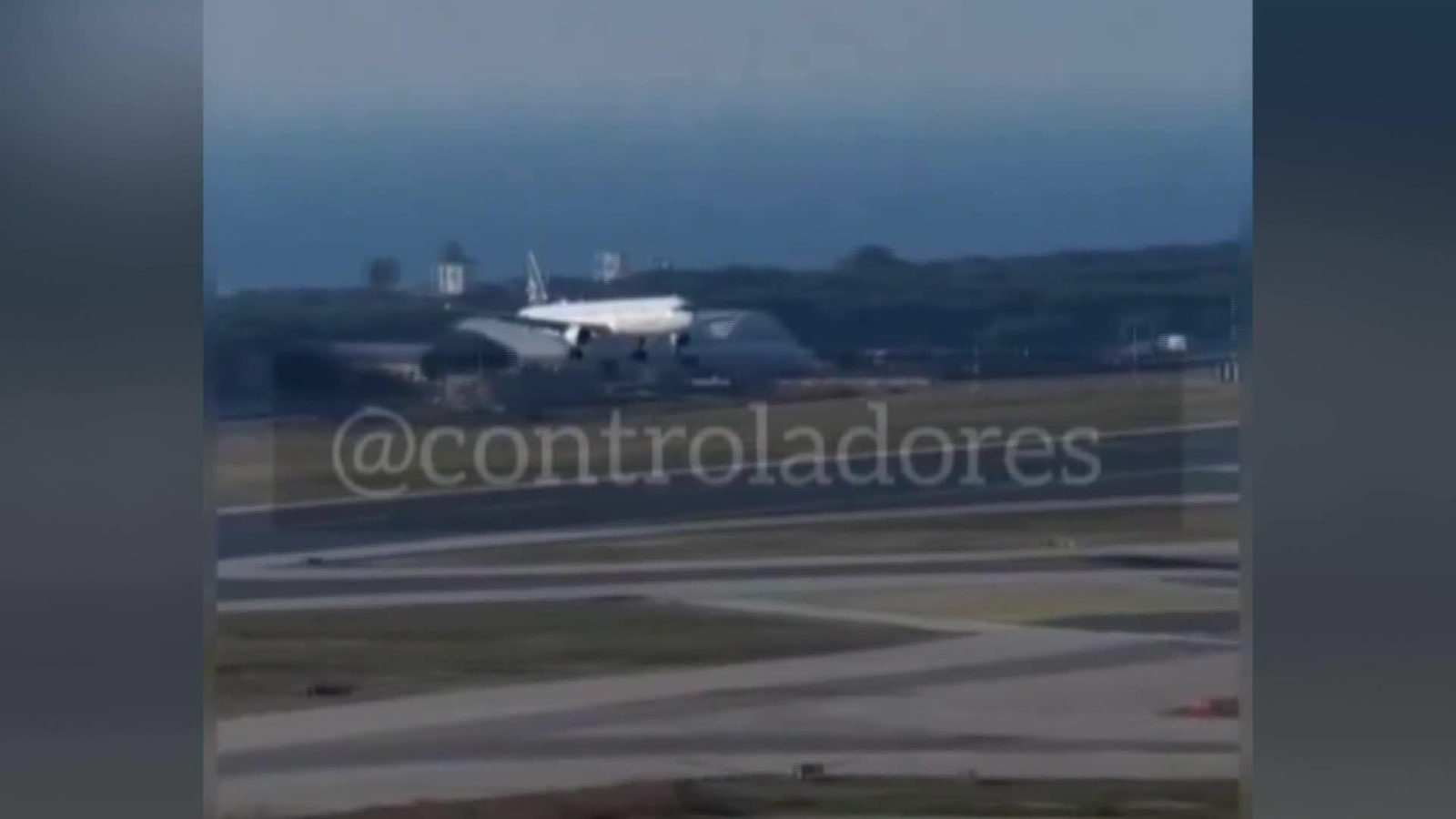 J054-EDI-BARCELONA ATERRIZAJE EMERGENCIA EL PRAT