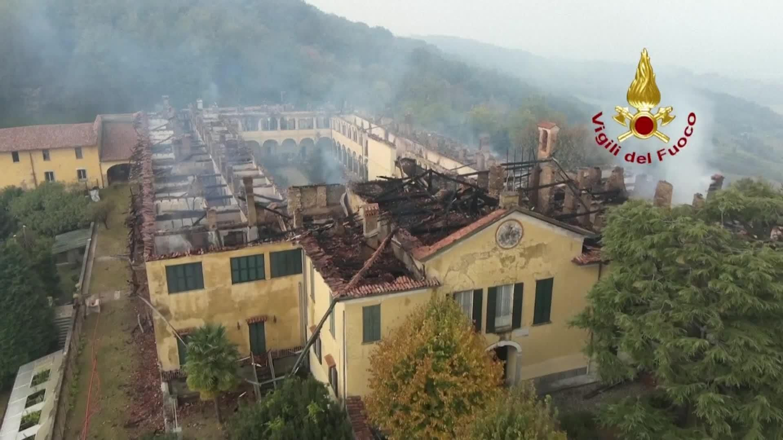 D010-ITALIA INCENDIO MONASTERIO