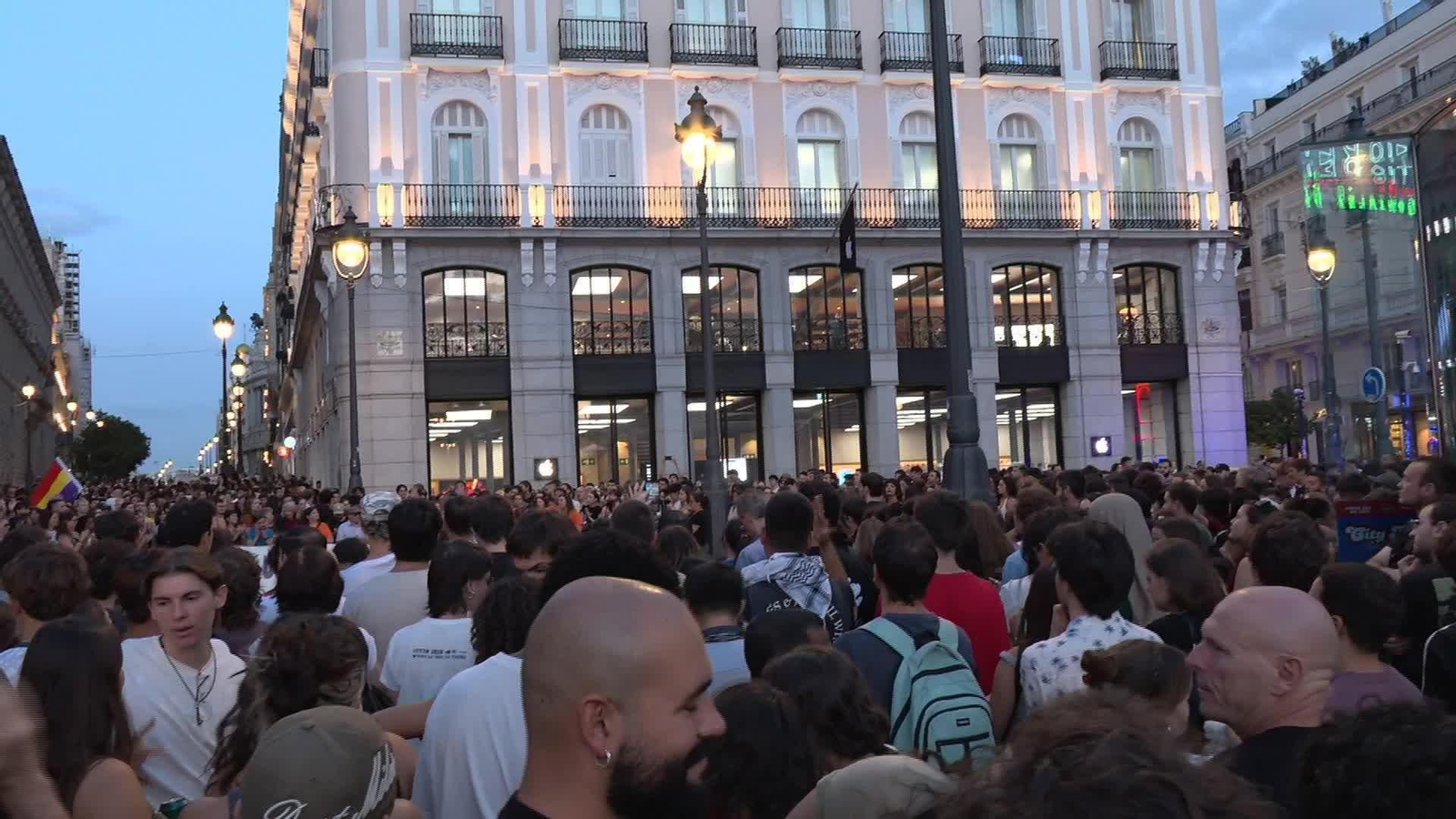 J009-MADRID ACAMPADA VIVIENDA SOL NOCHE