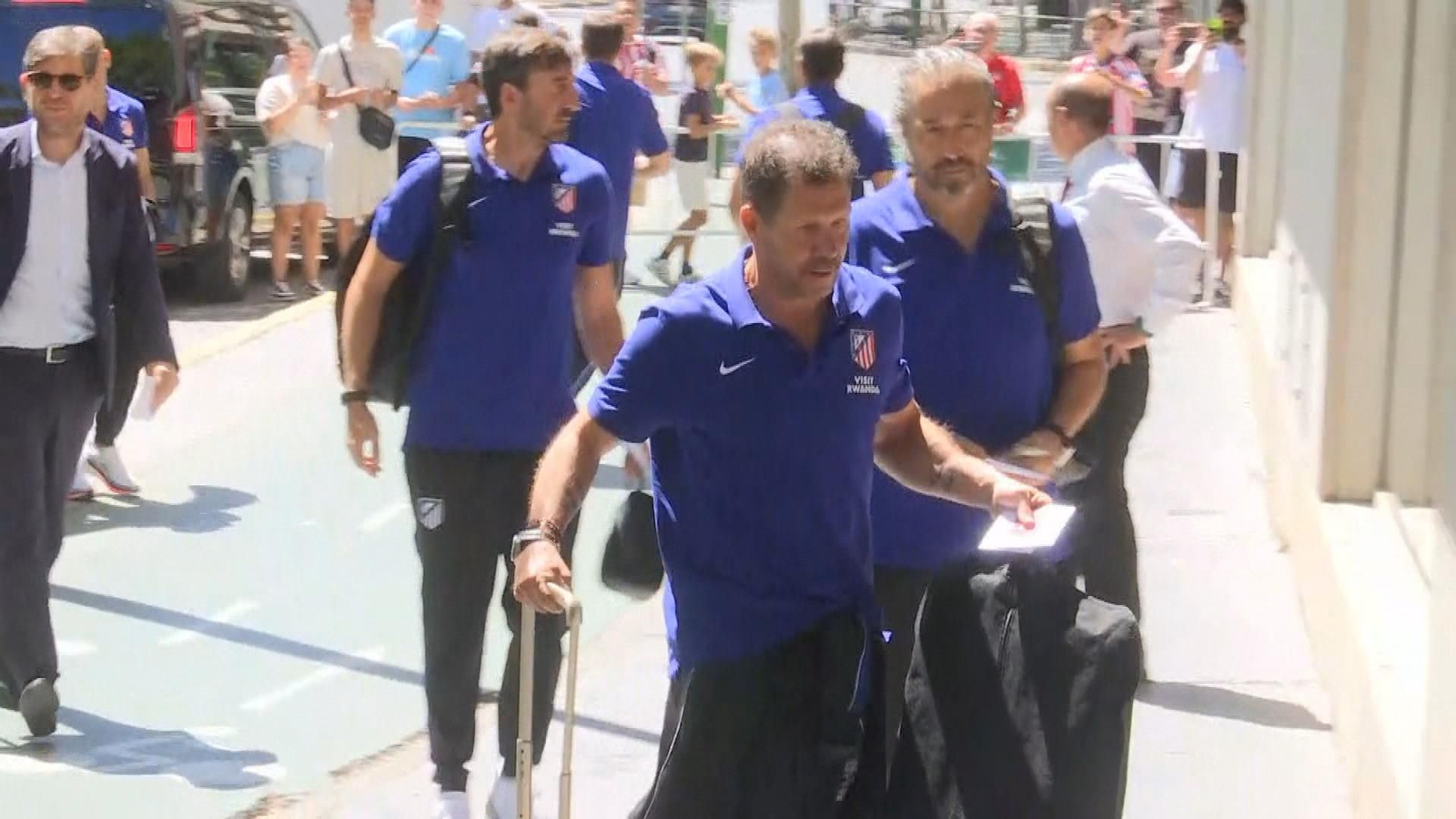 Simeone a su llegada a Sevilla con el Atlético