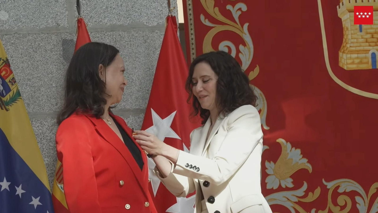 Isabel Díaz Ayuso entrega la Medalla de Oro de Madrid a María Corina Machado