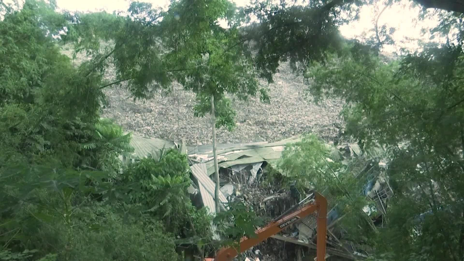 S010-FILIPINAS DERRUMBE VERTEDERO MUERTOS