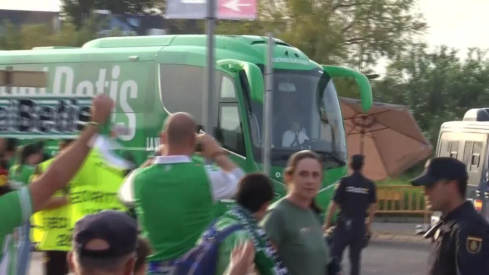 J097-SEVILLA LLEGADAS BETIS-BRAGA