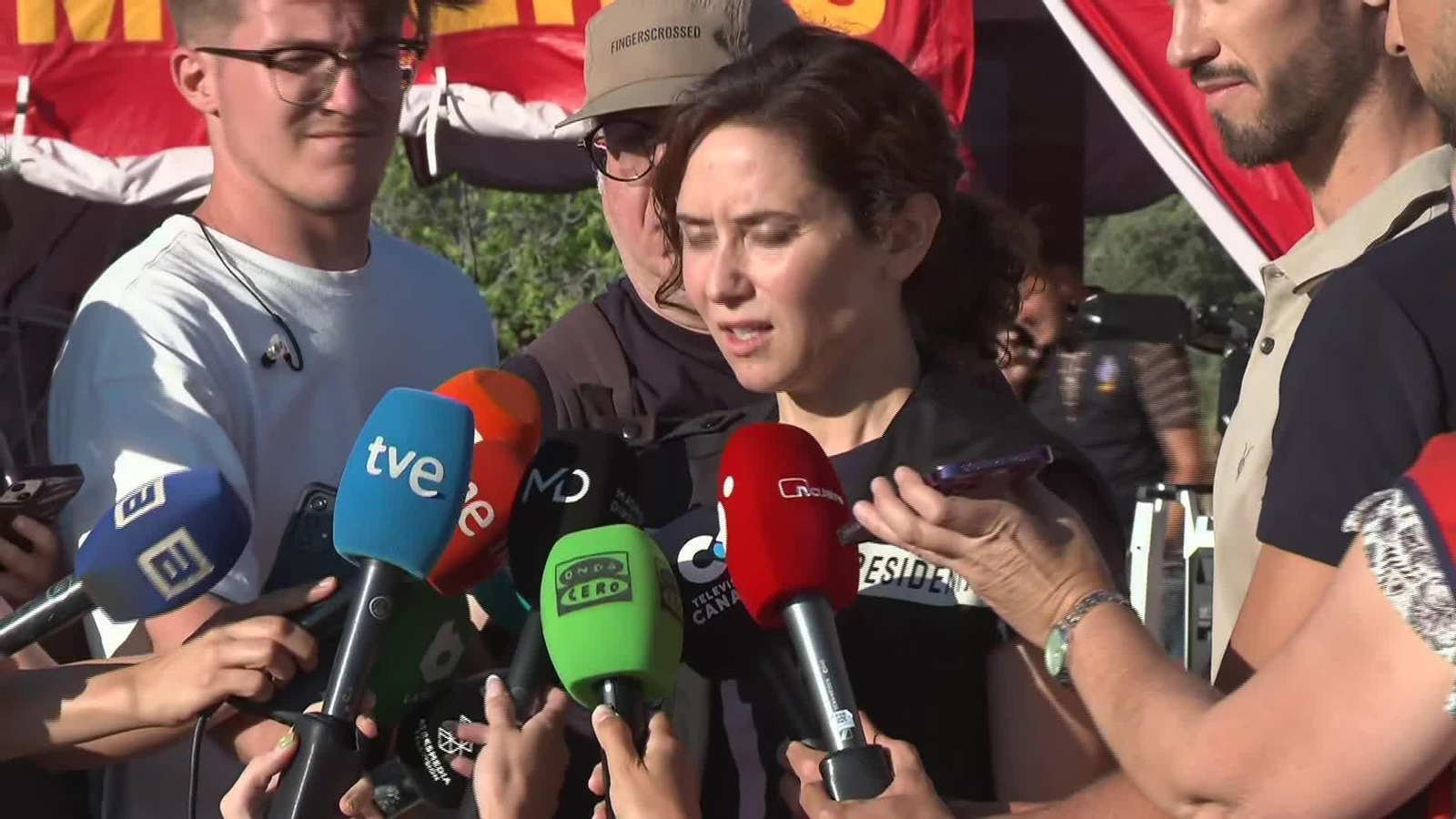 V080-MADRID INCENDIO CENICIENTOS PUESTO MANDO AYUSO TARDE