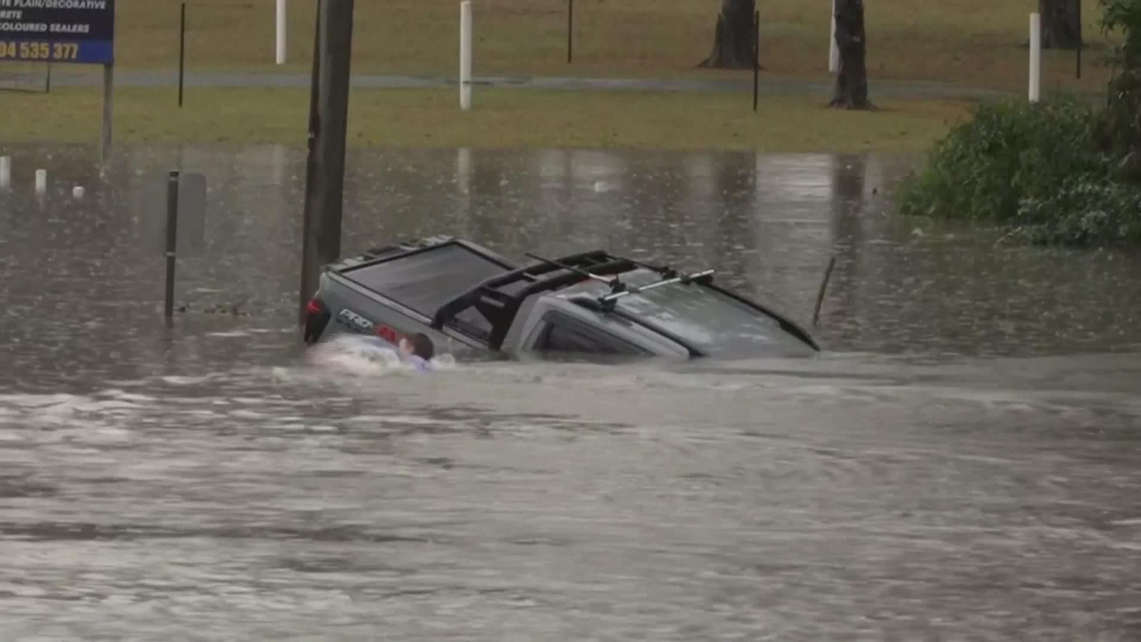 J006-AUSTRALIA RESCATE INUNDACIONES