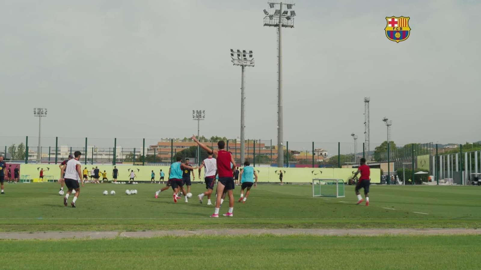 J014-BARCELONA ENTRENO FC BARCELONA