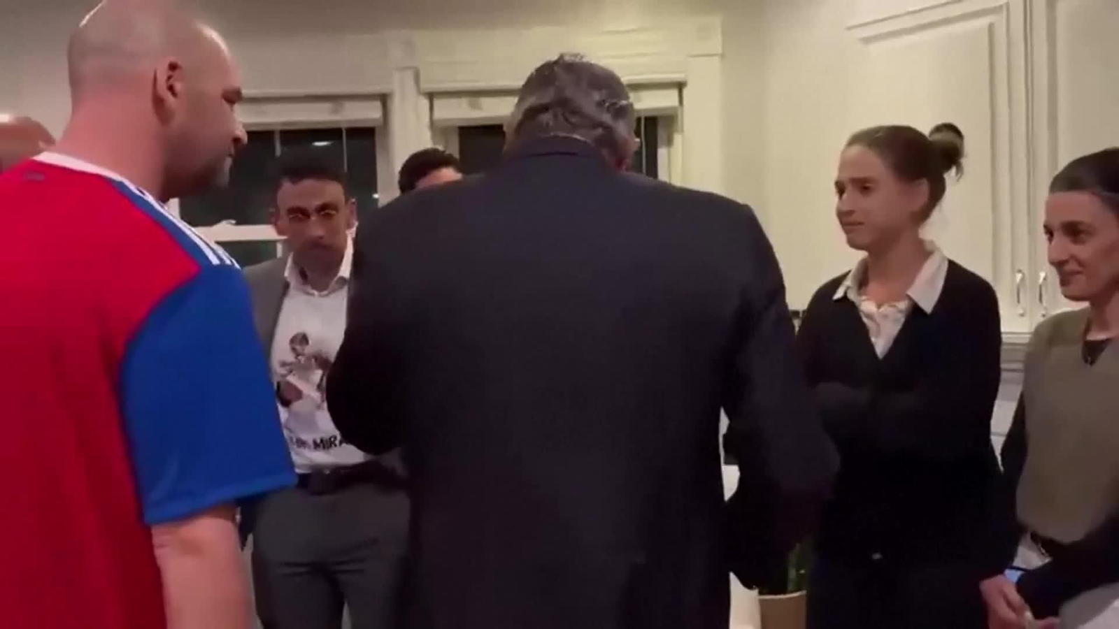 J004-ISRAEL FAMILIARES REHENES RECIBEN NOTICIA
