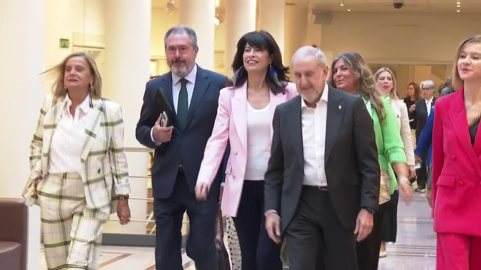 X048-MADRID PASILLOS SENADO