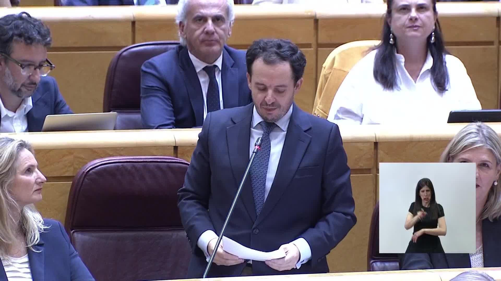 M075-MADRID SENADO MIRANDA LARRA A ARCADI ESPAÑA SOBRE CORRUPCION PSOE