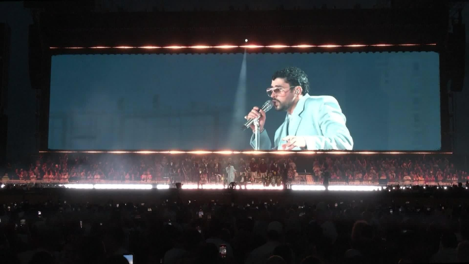 L057-PUERTO RICO BAD BUNNY CIERRE GIRA