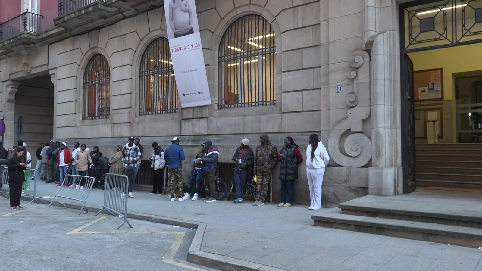 L024-A CORUÑA COLAS CONSULADO ITINERANTE SENEGAL