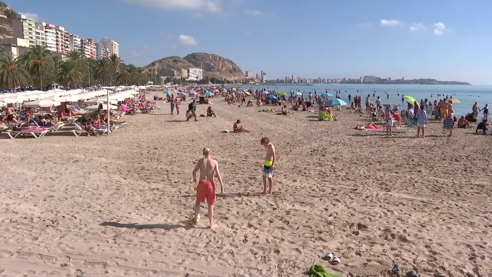M075-ALICANTE PLAYAS LLENAS CALOR