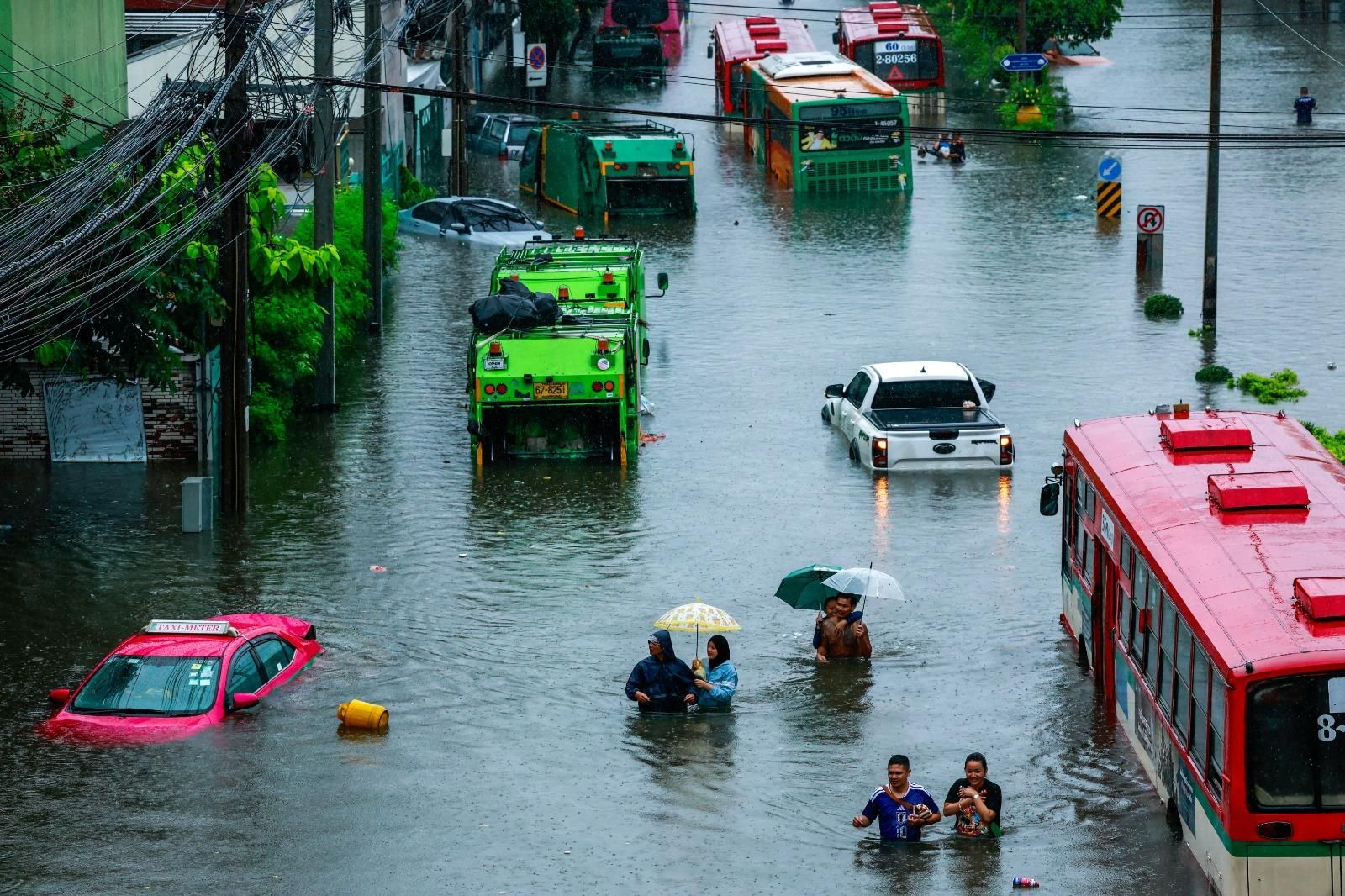 Bangkok declara la ciudad zona de desastre debido a las graves inundaciones