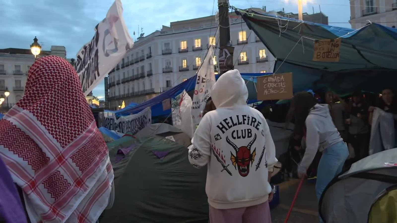 M098-MADRID ACAMPADA VIVIENDA LLUVIA TARDE