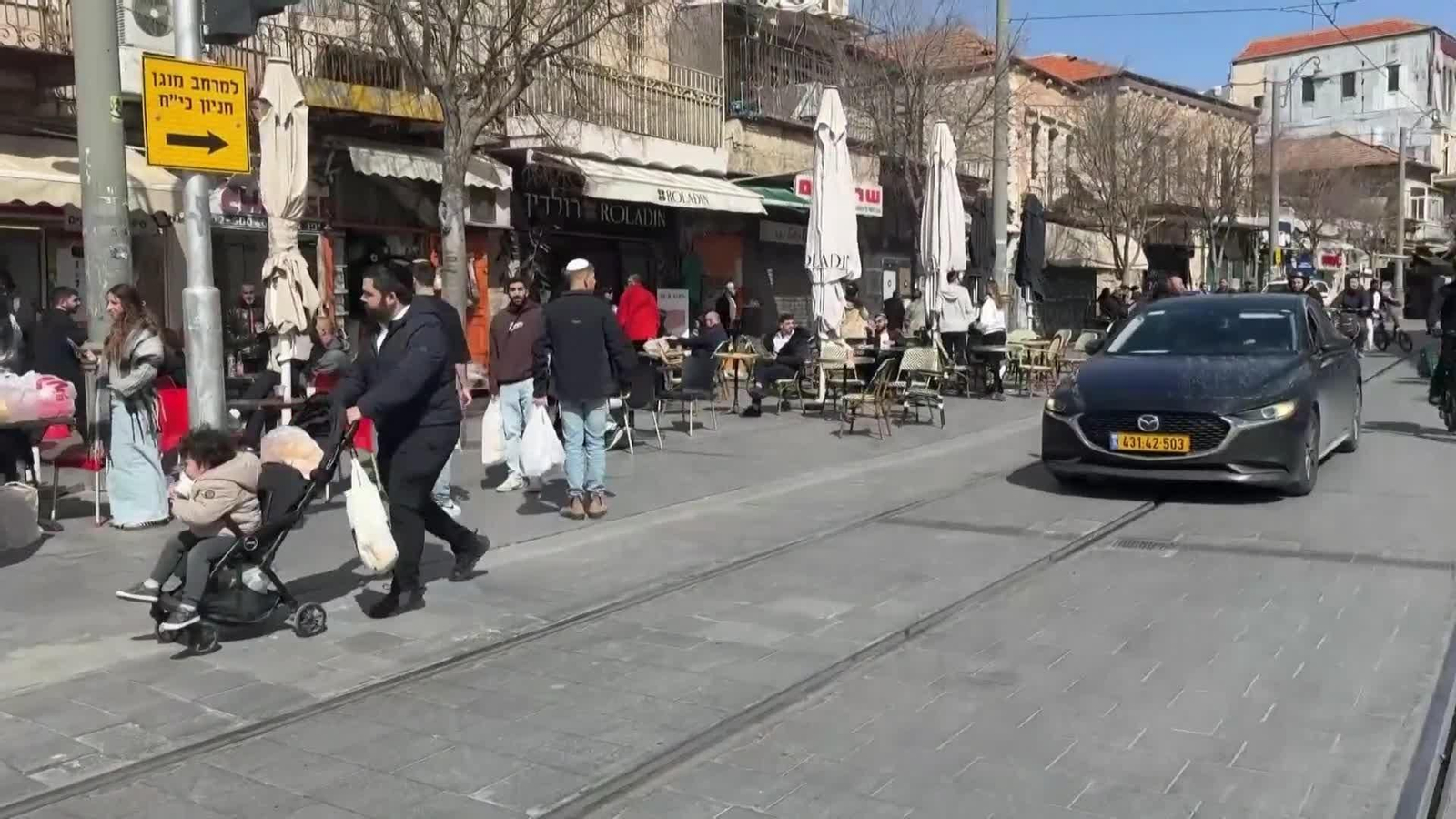 V074-ISRAEL CORREN A REFUGIOS