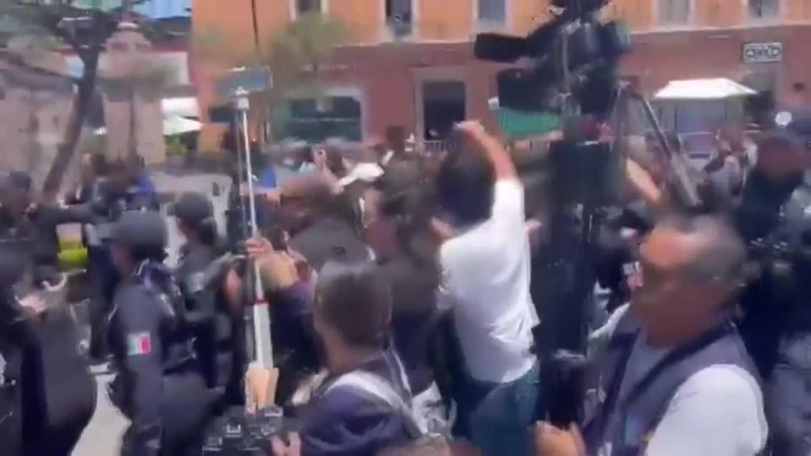J056-EDI MEXICO POLEMICA AYUSO