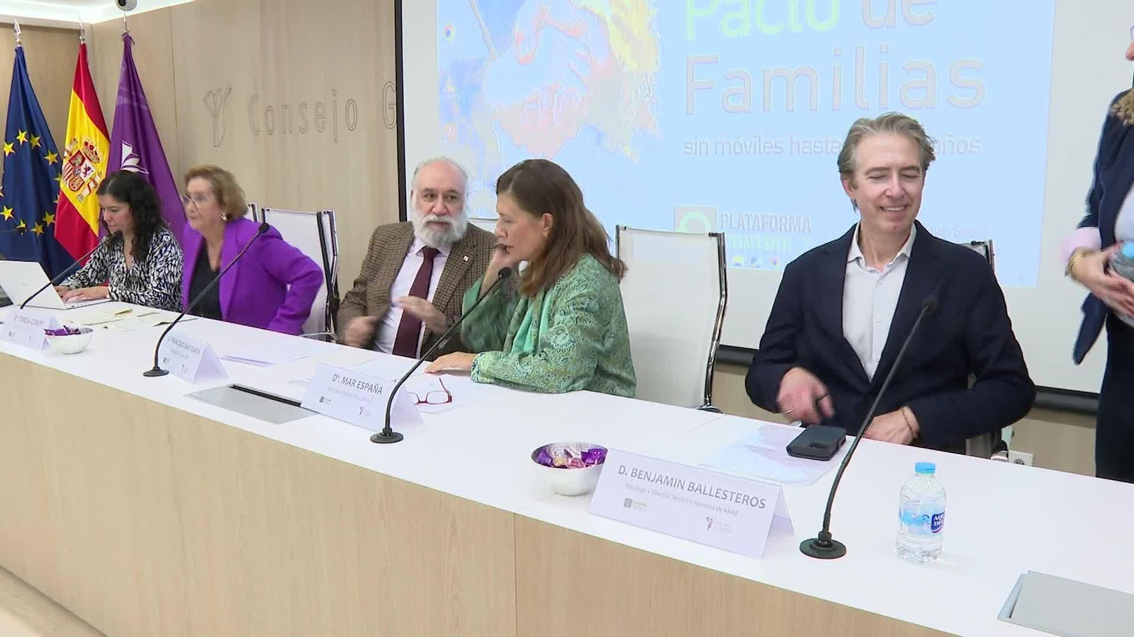 J001-EDI MADRID PROBLEMAS MOVILES GENERACION Z