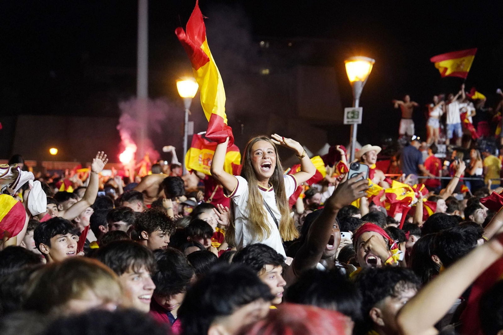 Madrid enloquece tras el pitido final que hace bicampeona del mundo a España