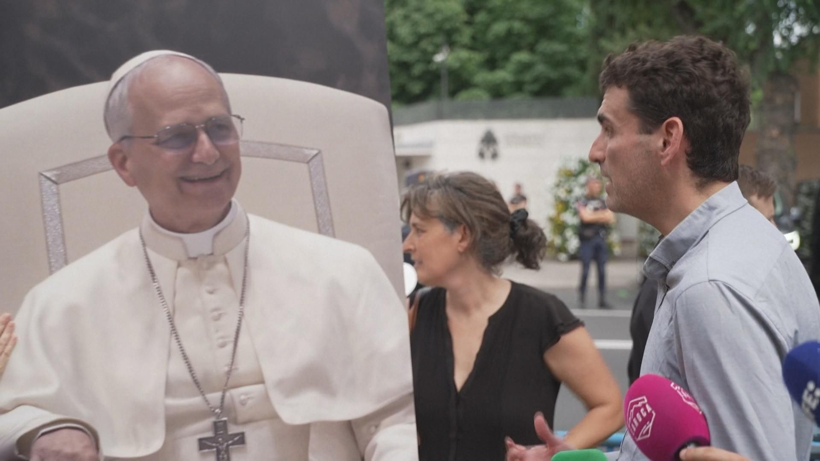Víctimas de abusos simulan un encuentro con el papa frente a la Nunciatura